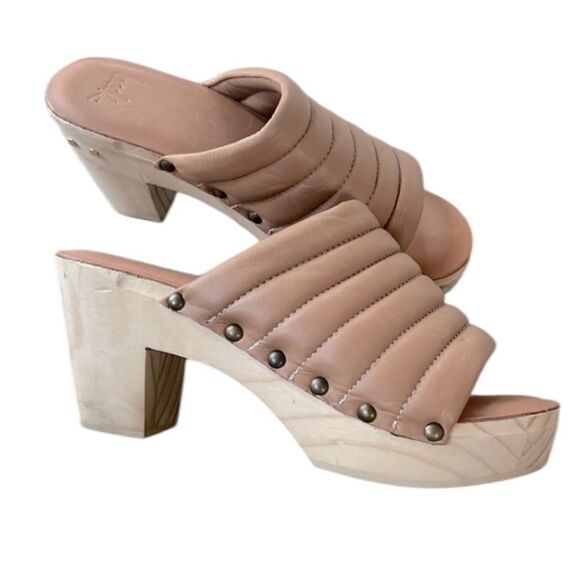 NEW BEEK Roller Clogs in tan - Picture 7 of 8